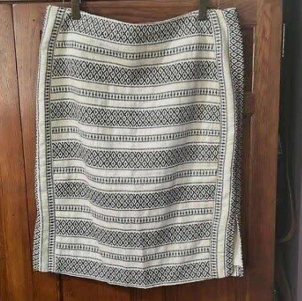 LOFT Black and White Geometric Patterned Fabric